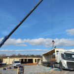 Un container mis en place, la grue et le camion