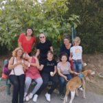 Photo de groupe avec un chien