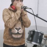 Un jeune homme au chant