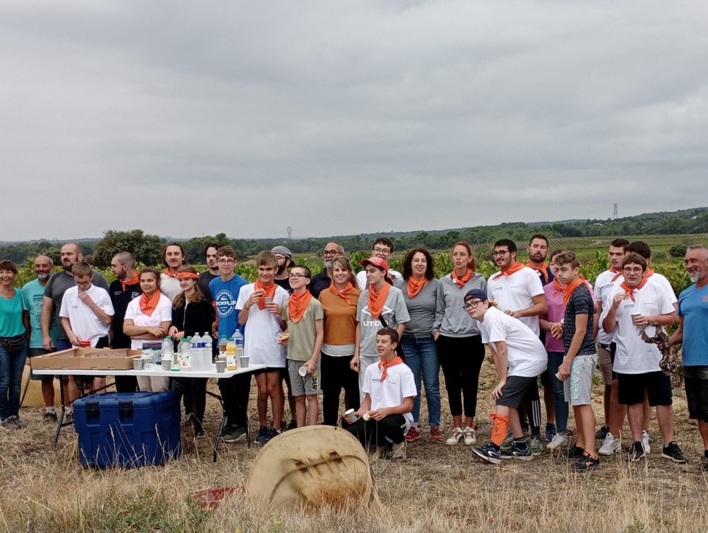 Photo de groupe dans les vignes