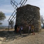 Photo de groupe devant le moulin