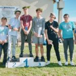 Un groupe d'enfants sur le podium (course 7)