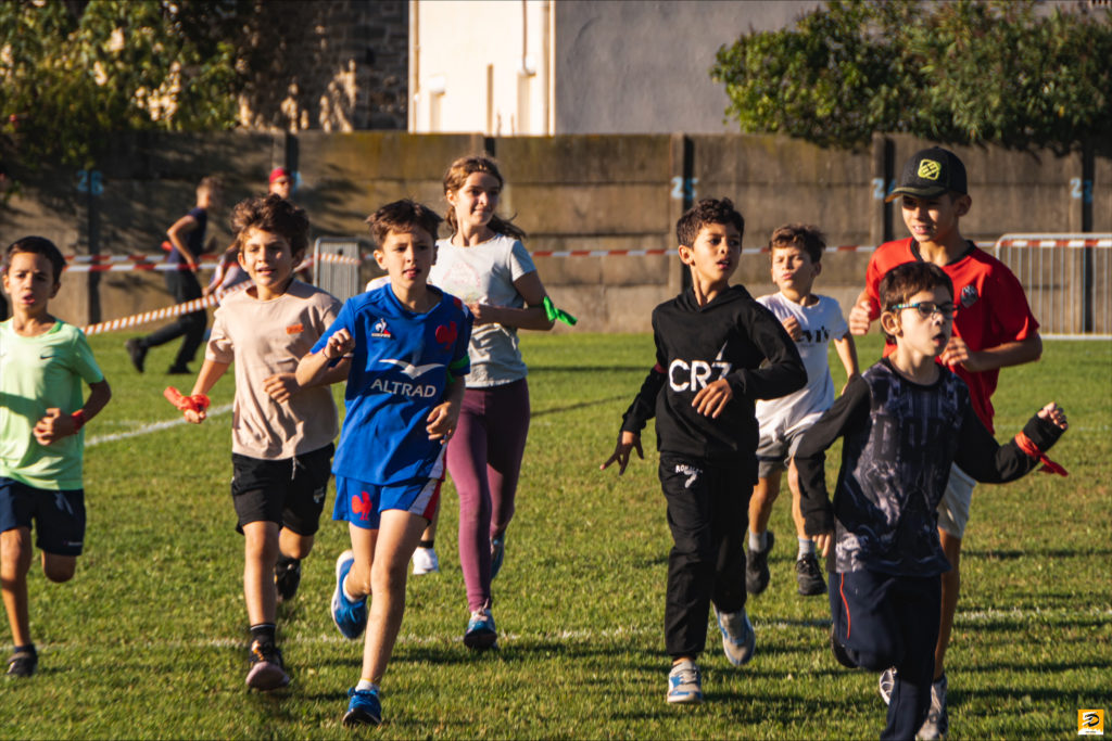 Les enfants en plein effort durant la course