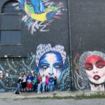 Photo de groupe devant le Musée Spiktri Street Art Universe