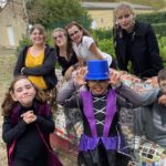 Photo de groupe de 8 jeunes déguisés et maquillés