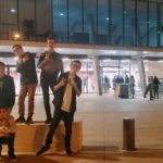 6 jeunes devant l'Arena