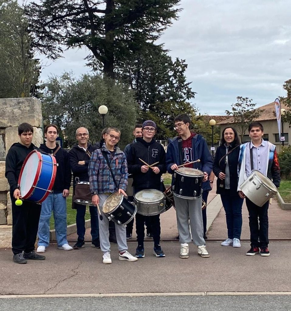 Photo de groupe avec les instruments
