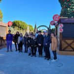 Photo de groupe dans le village de Noël