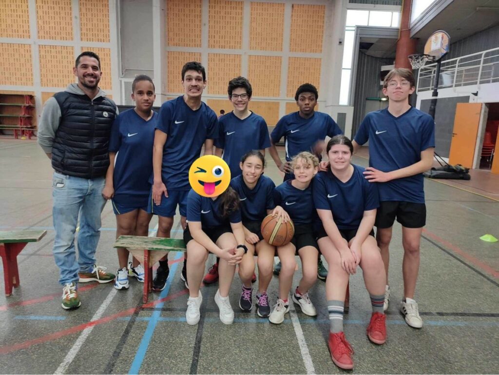 Photo des équipes avec le coach