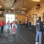 Les jeunes dans la salle de Crossfit