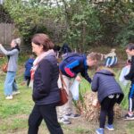 Chasse aux œufs dans les jardins