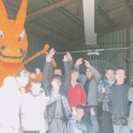 Photo de groupe dans le hangar
