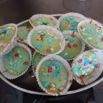 Des muffins couleur bleue, la couleur de la journée mondiale de sensibilisation à l'autisme