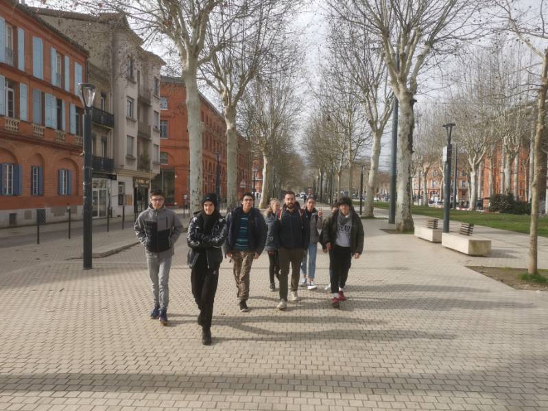 Le groupe dans les rues de Toulouse