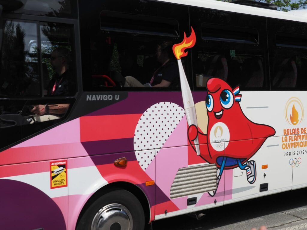 Le bus officiel de la flamme olympique