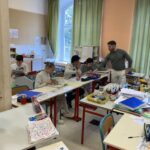 Jordy Pemp en classe avec les élèves lors d'une séance de préparation