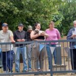 Les résidents de la Maison bleue (les vois'inclusifs) font un discours et accueillent les visiteurs