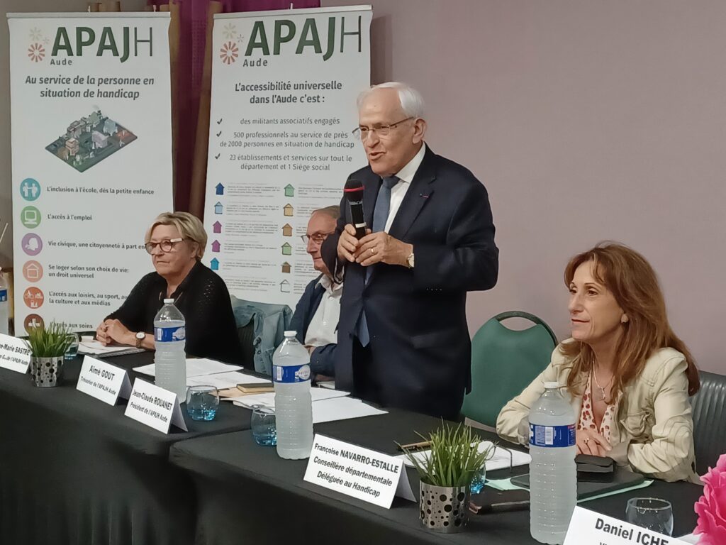 La tribune avec le Président de l'APAJH Aude, Jean-Claude Rouanet, la Présidente de la CDAPH, Françoise Navarro Estalle, Le vice-président de l'APAJH Aude, Aimé Goût et la secrétaire de l'APAJH Aude, Anne-Marie Andrieu