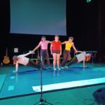 5 gymnastes colorées