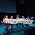 5 gymnastes / danseuses tiennent une banderole avec écrit "Fières de qui nous sommes"