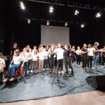 L'ensemble des participants saluent