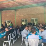 Tous réunis pour partager un repas en commun