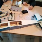 L'avion en construction sur la table