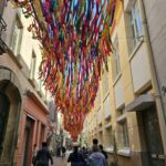 Le groupe dans les rues de Carcassonne