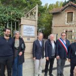 Les descendants de la famille Marcovici, le Maire de Capendu et le Président de l'APAJH Aude posent devant la plaque commémorative