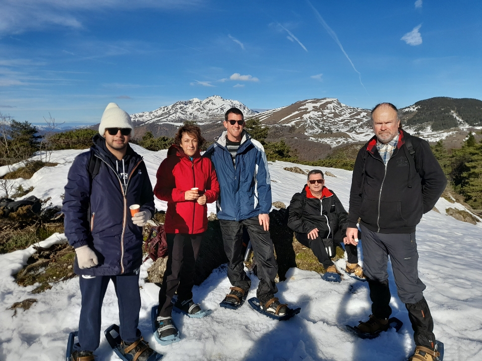 Photo de groupe dans la neige
