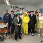 8 personnes déguisées en personnages de BD