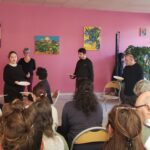 La compagnie fait sa représentation devant le public venu nombreux