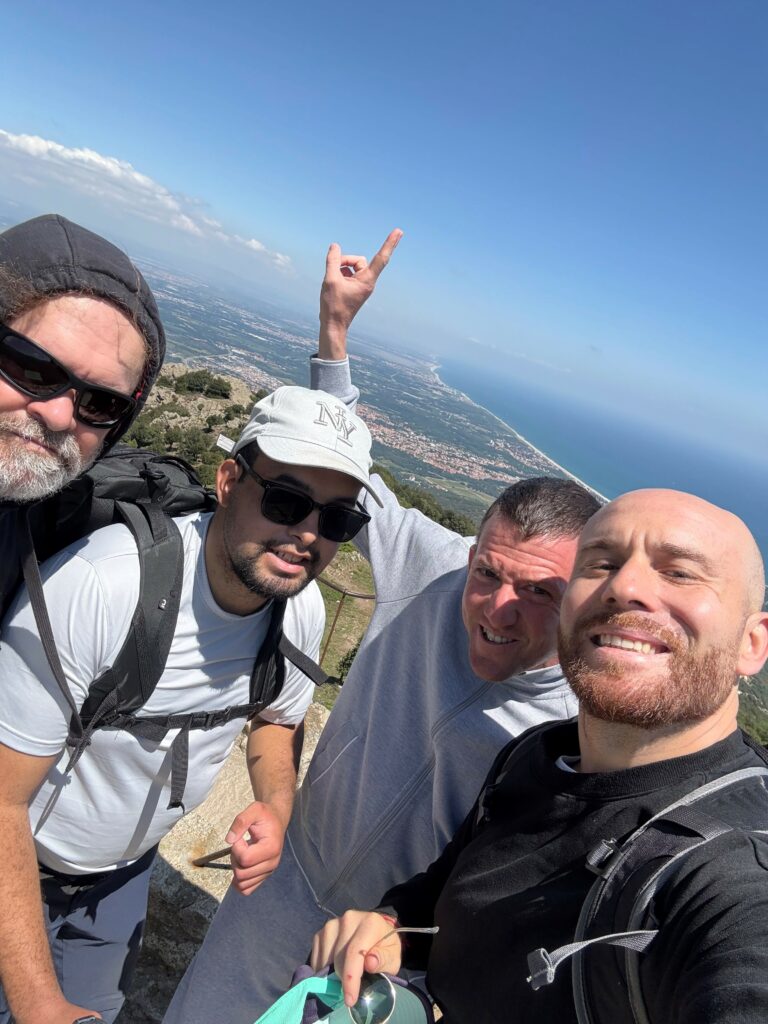 Selfie de groupe devant le panorama d'Argelès-sur-Mer
