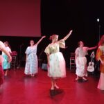 Défilé et dans en costumes