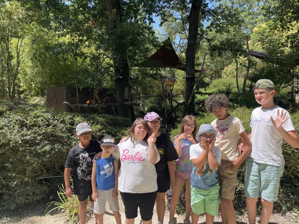 Photo de groupe dans le zoo