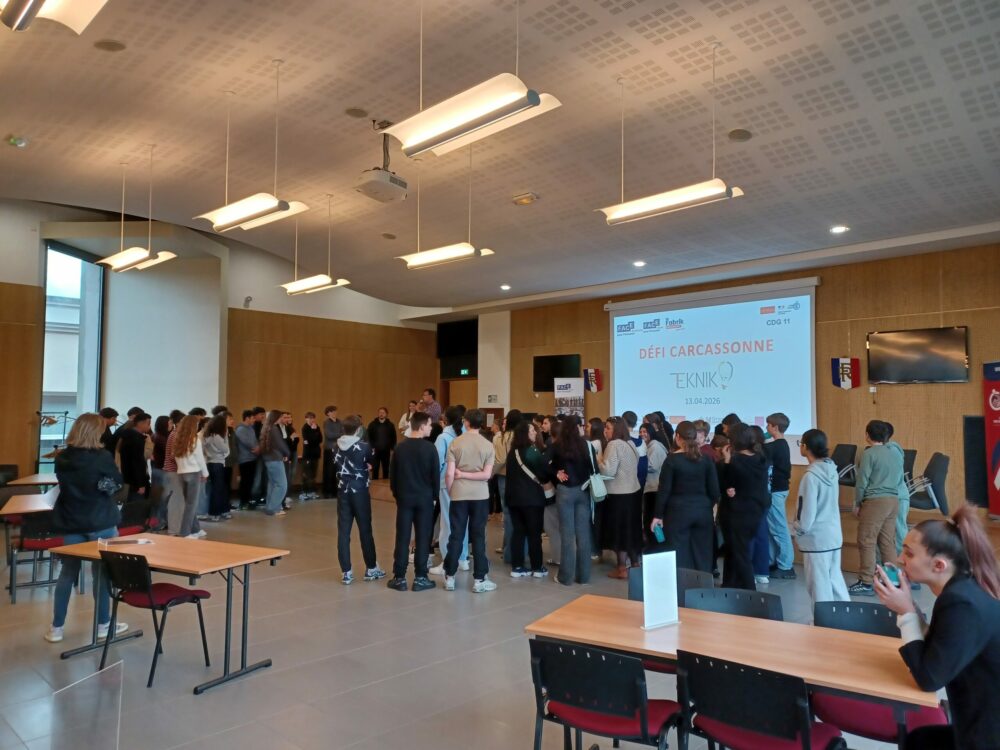 Les jeunes rassemblés dans la salle Roger Adivèze du Centre de gestion