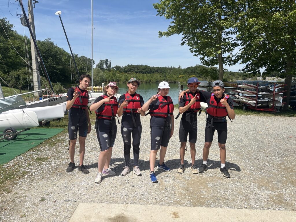 Photo de groupe devant le lac de la ganguise