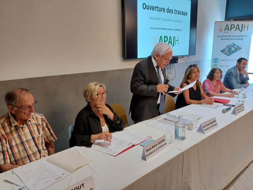 La Tribune : de gauche à droite : Aimé GOUT, Anne-Marie SASTRE, Jean-Claude ROUANET, Françoise NAVARRO-ESTALLE, Suzanne SIRE, Mohamed BOUZDOU