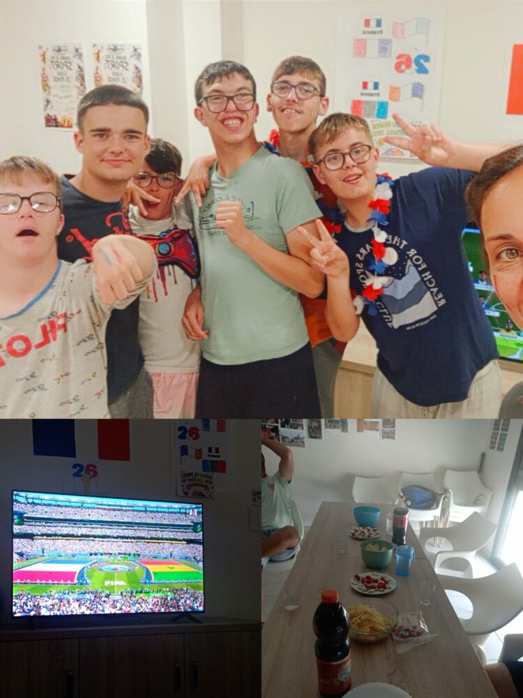 Le groupe des jeunes qui encourage les bleus, l'écran et la table