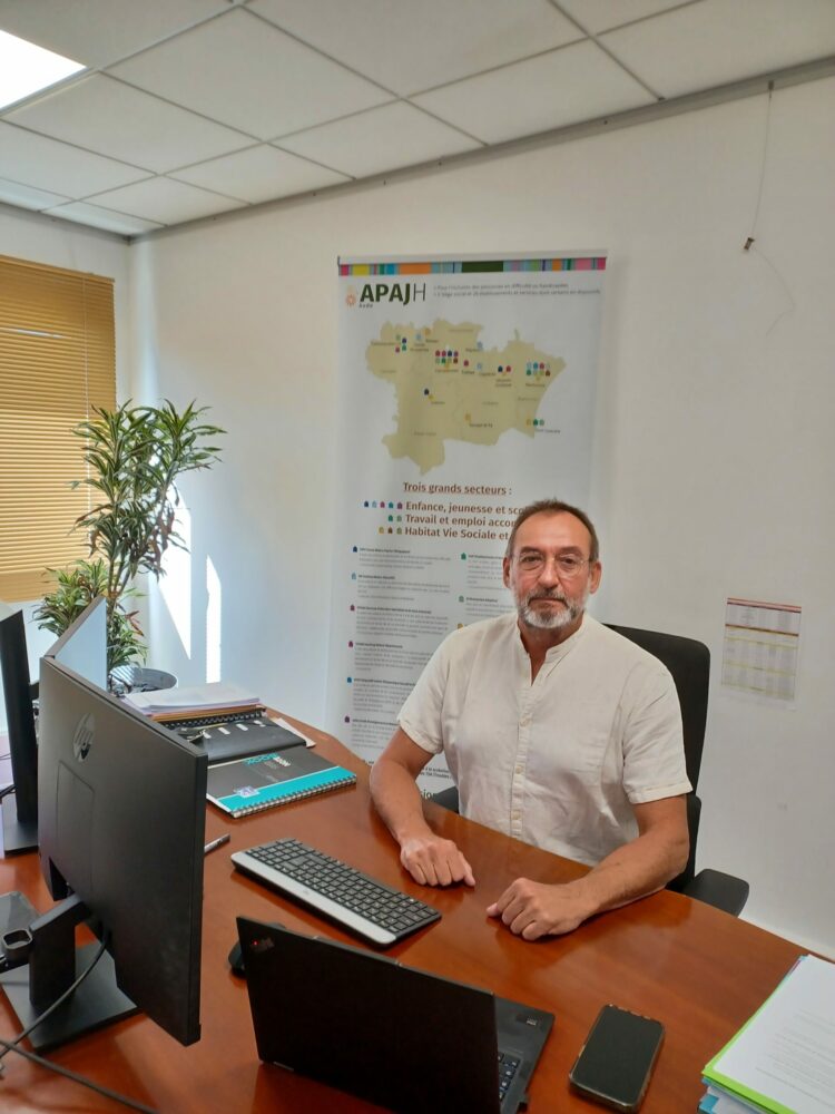 Le nouveau Directeur Général, Philippe Bourrel, derrière son bureau